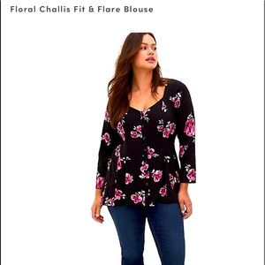 Torrid floral challis fit n flare blouse! The cutest A-line shirt with darts! 😍